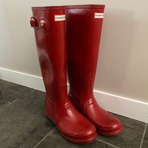 LIKE NEW red HUNTER rain boots